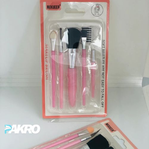 Set of makeup brushes in packaging with 'MIXUEER' branding on a white background.