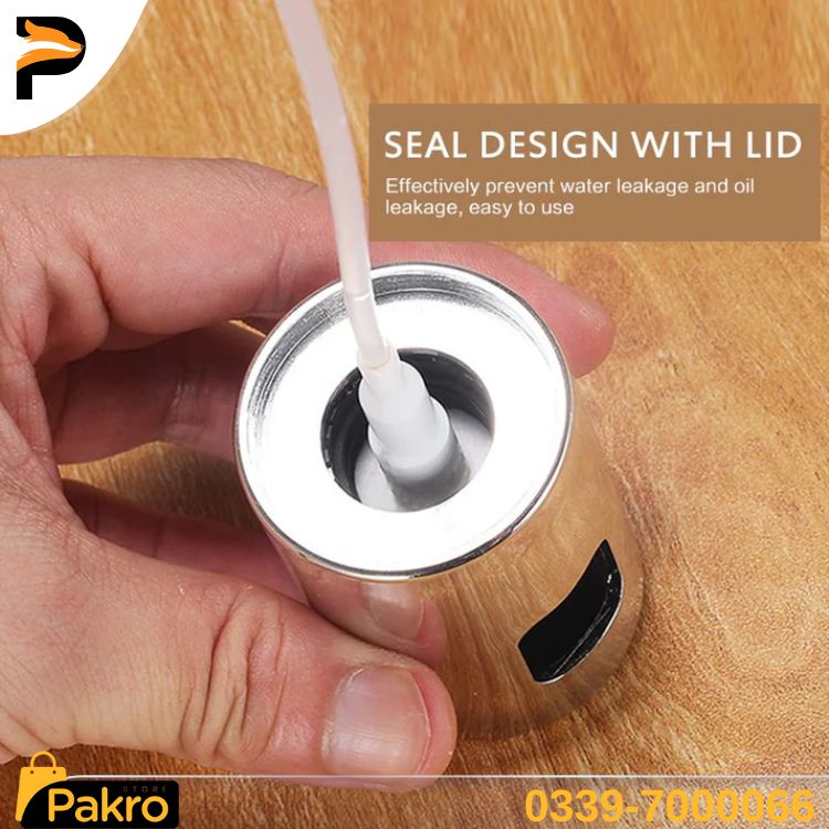 Hand holding a cylindrical metal container with a white塞子 on a wooden surface, featuring text about seal design and Pakro branding.